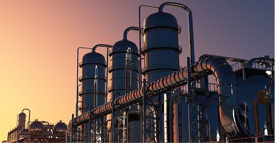 Toma de planta industrial en atardecer