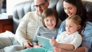 ¿Cómo enseñarles a los niños a realizar una llamada de emergencia desde una app?