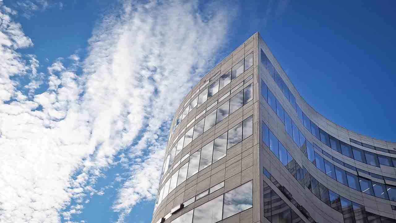 ¿Cómo optimizar el mantenimiento de edificios con tecnología domótica?