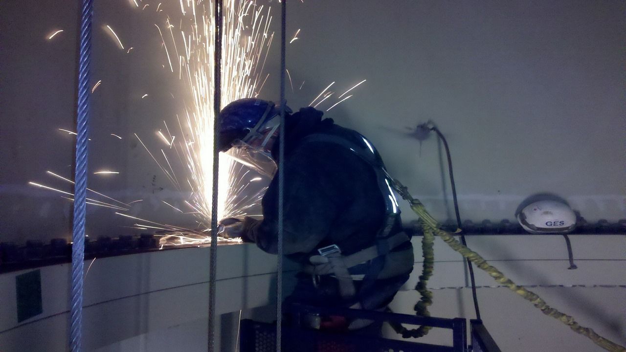 ¿Cuál es la clasificación de riesgos laborales y cómo prevenirlos?