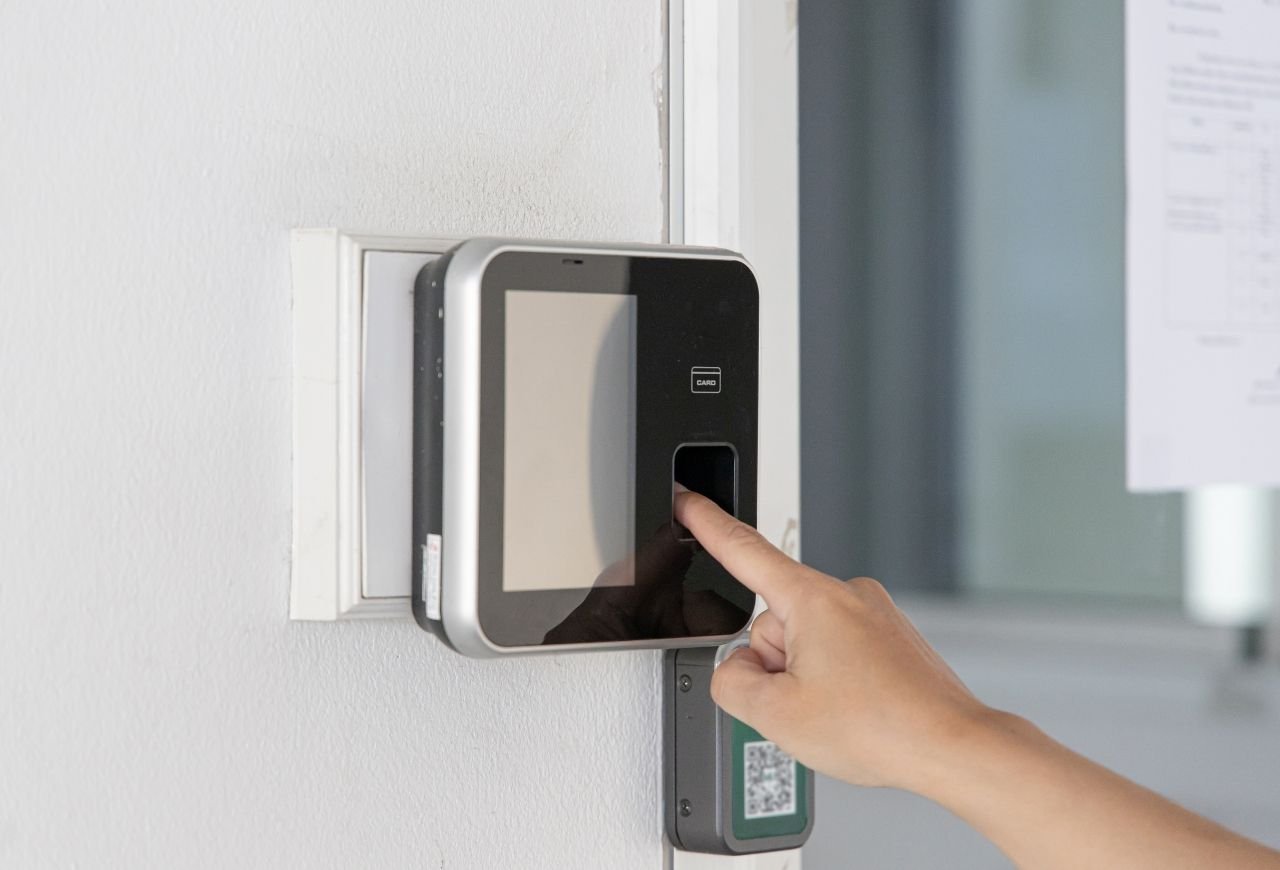 Conoce los beneficios del control de acceso para edificios Protek