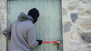 Robos en viviendas habitadas: ¿cómo actuar si estás dentro?