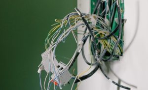 Conoce las normas de seguridad en instalaciones eléctricas
