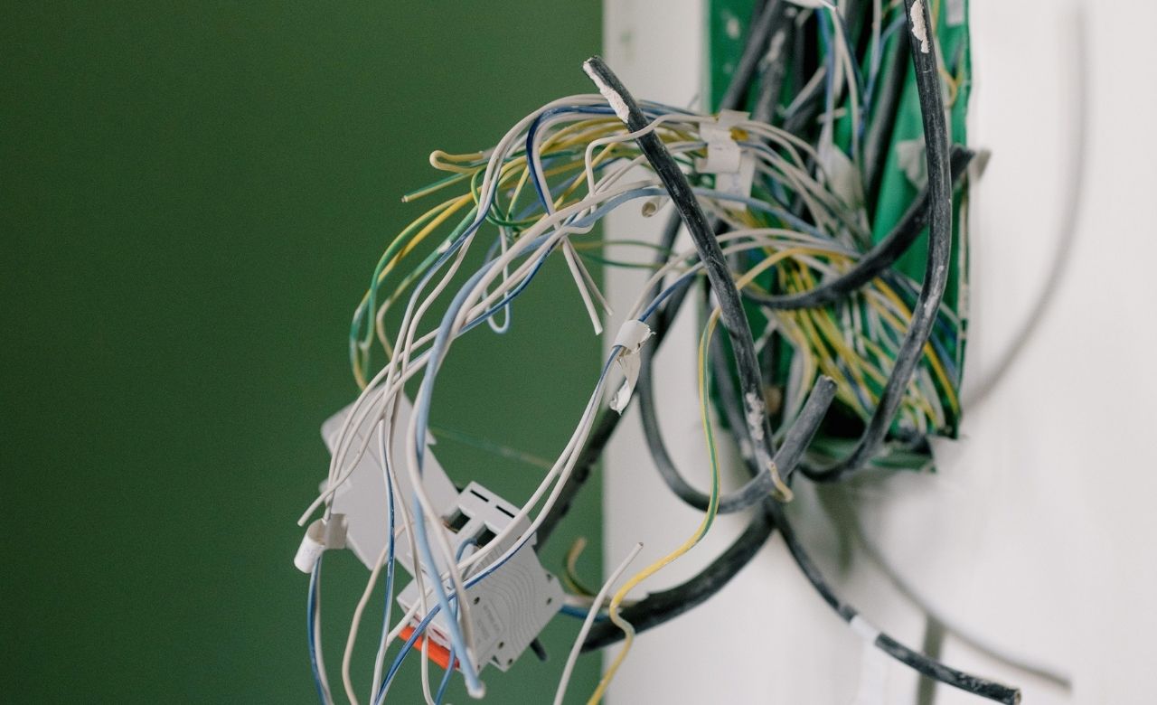 Conoce las normas de seguridad en instalaciones eléctricas