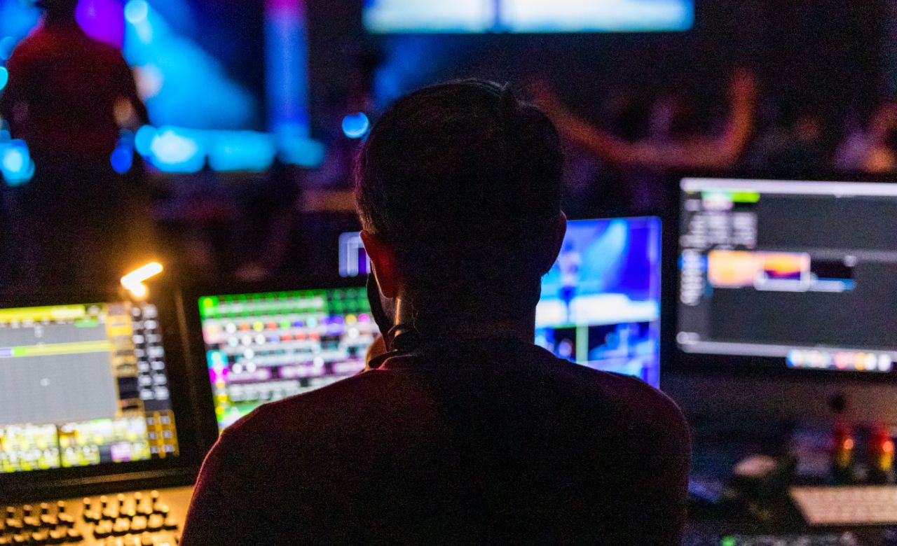 ¿Qué función cumple la central de monitoreo en una empresa?
