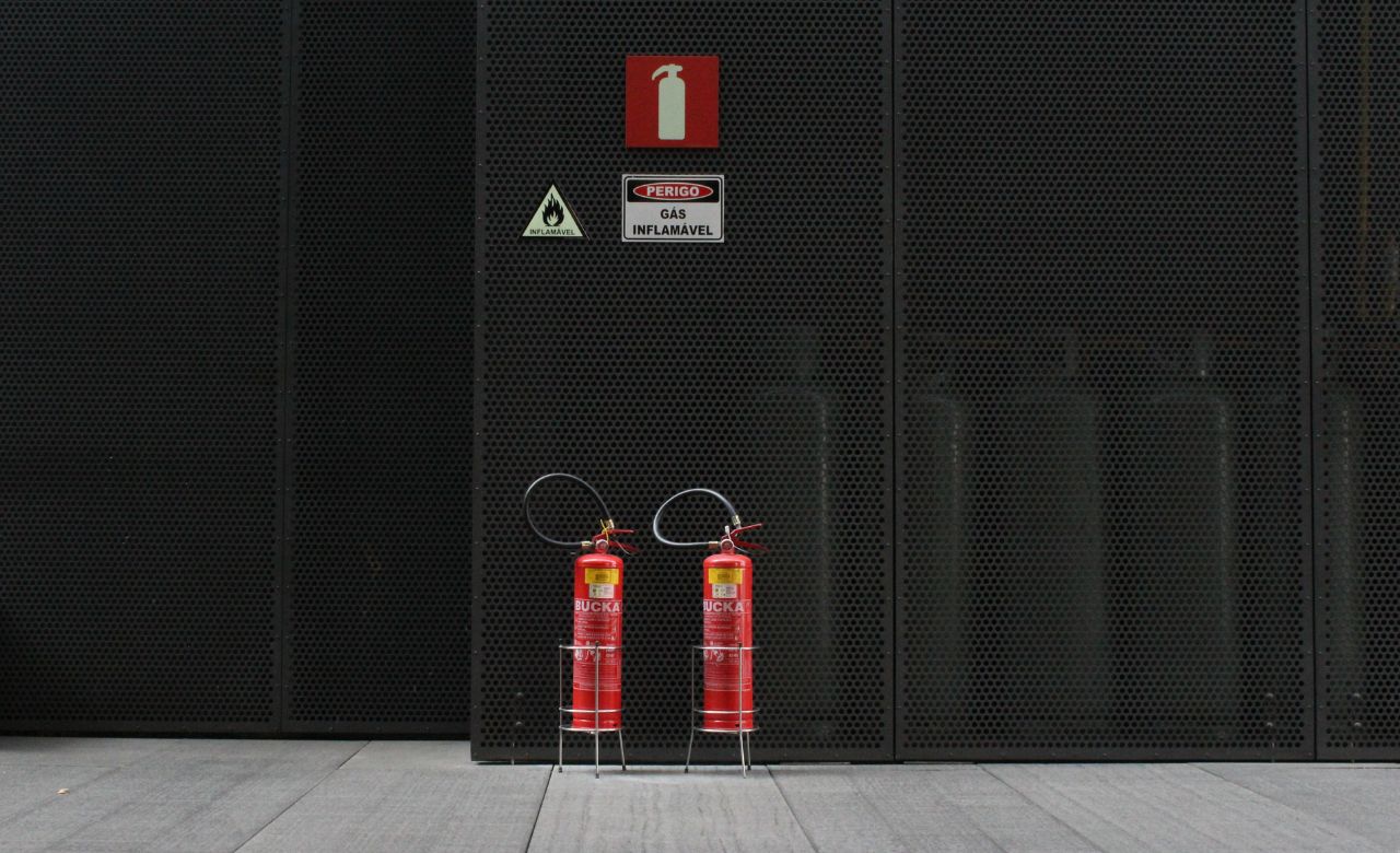 ¿Cómo reaccionar en casos de incendio dentro de una empresa?
