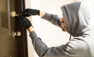 Técnicas para alejar a delincuentes de viviendas