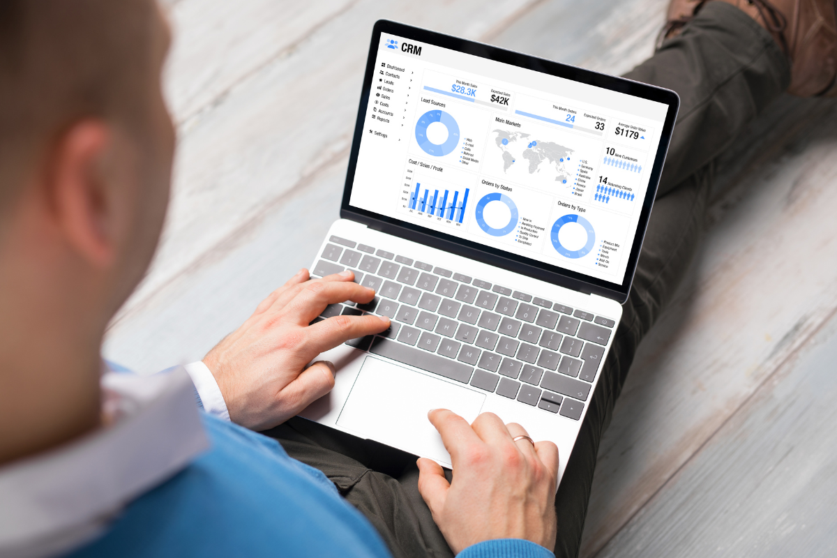 ¿Cuál es la importancia de implementar una herramienta de field service?