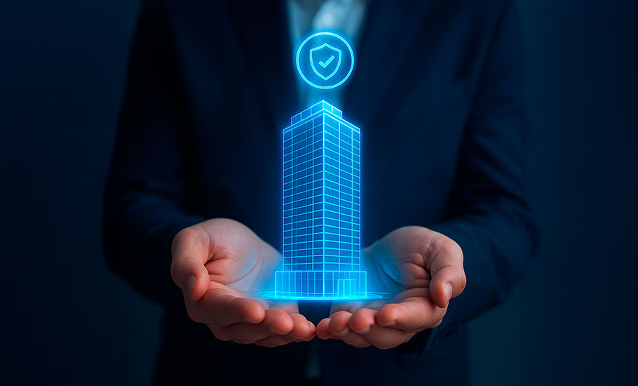 Primer plano de manos de ejecutivo sosteniendo una figura de edificio corporativo en holograma flotando sobre sus palmas abiertas